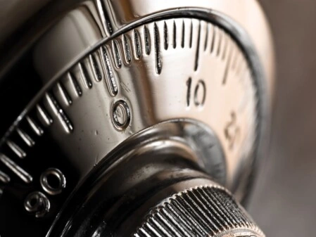 Estratégias de proteção de cargas de trabalho e recuperação rápida contra ameaças externas utilizando tecnologias Veeam.